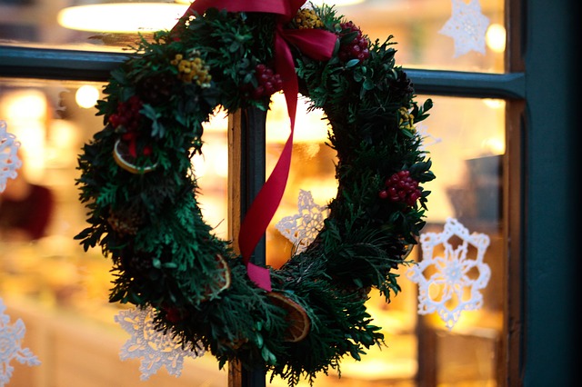 Astuces Noël : 4 objets ingénieux pour décorer vos fenêtres