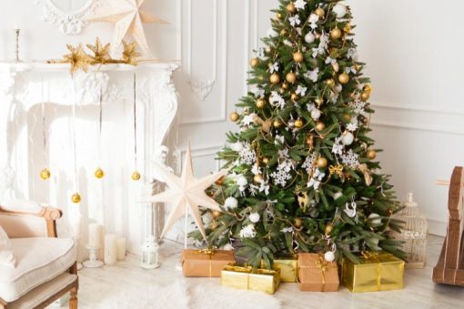 Sapin de Noël : 3 astuces pour bien le décorer
