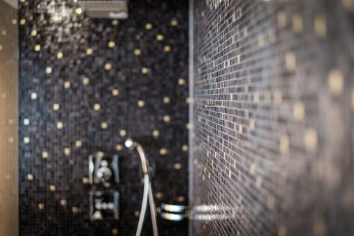 Choisir le carrelage pour le plafond de la salle de bain