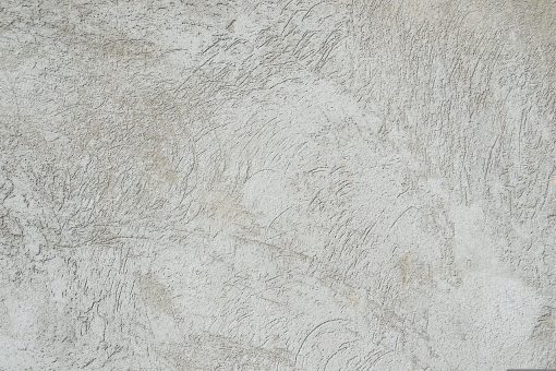 3 étapes essentielles pour enduire un mur de plâtre très abîmé