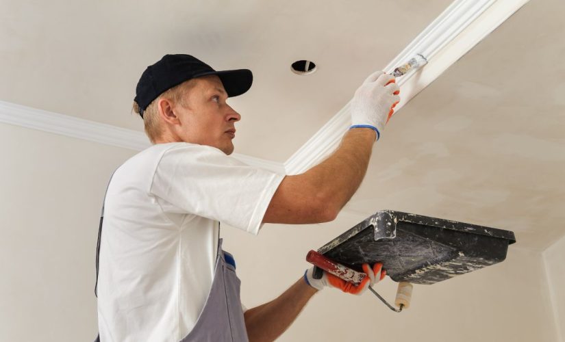 Techniques de peinture pour obtenir un plafond uniforme et sans traces
