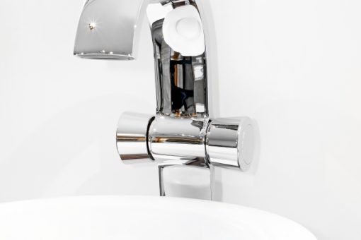 Robinet cascade : élégance et modernité pour votre lavabo