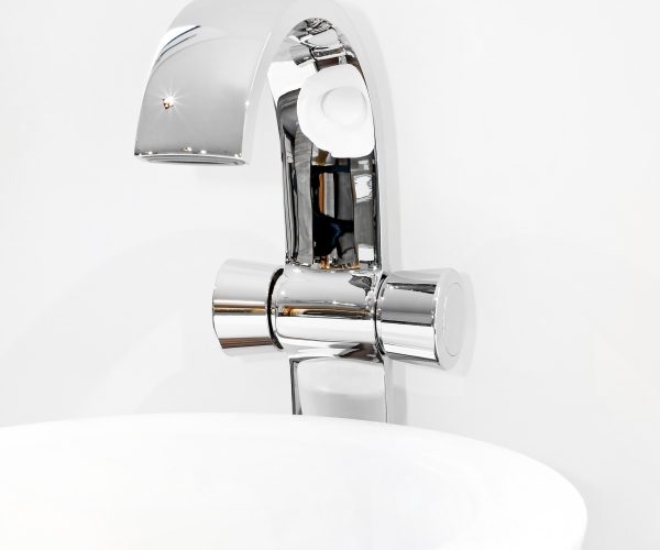 Robinet cascade : élégance et modernité pour votre lavabo