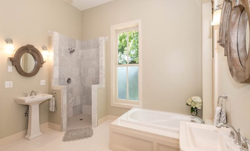 Quelles sont les finitions de peinture idéales pour résister à l’humidité dans votre salle de bains ?