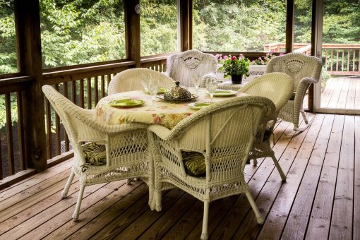 Terrasse en béton vs. terrasse en bois : comparaison des avantages