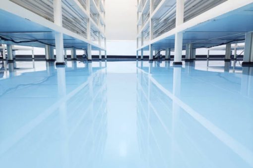 Comment choisir le bon type de sol en résine pour votre espace commercial ?
