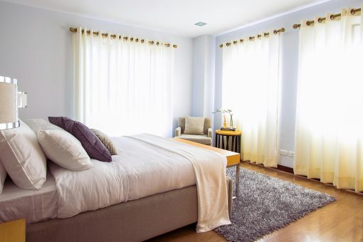 Comment choisir la taille idéale d&rsquo;un tapis pour la chambre ?