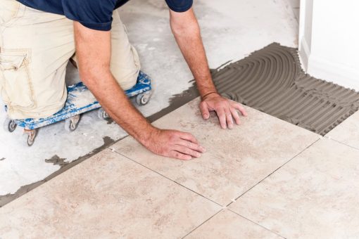 Carrelage en travertin versus carrelage en calcaire : quel est le meilleur choix ?