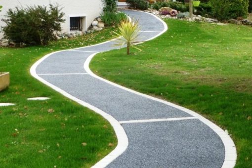 Allées en béton décoratif : idées pour une première impression mémorable