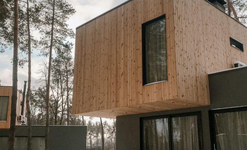 Le bois, allié de la durabilité : avantages et applications dans la construction moderne