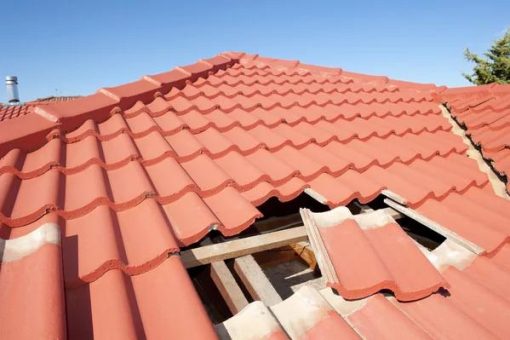 Tout savoir sur les couvertures en tuiles : avantages, inconvénients, types et prix