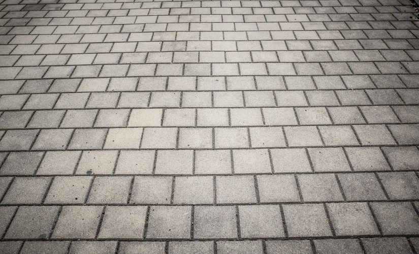 Comment choisir l&rsquo;épaisseur de vos pavés pour une allée durable ?