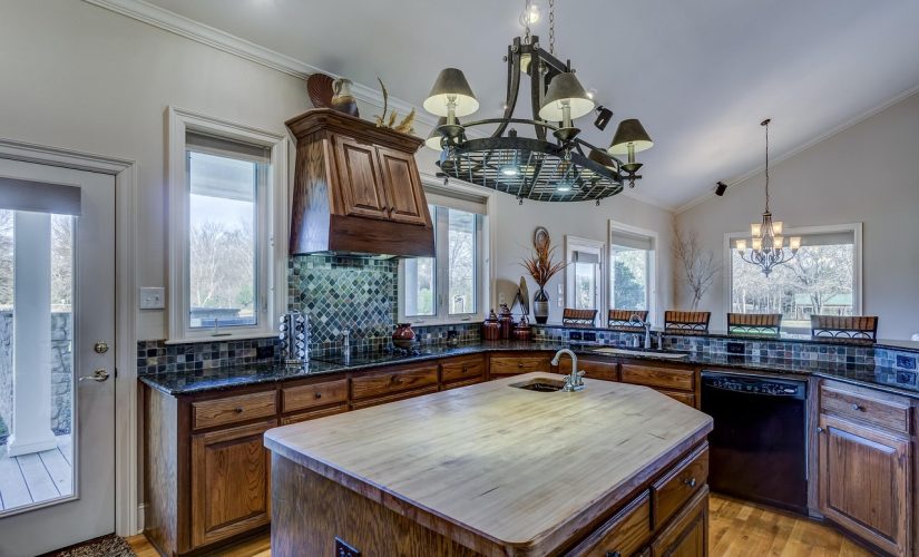 Décor faïence cuisine : thèmes culinaires revisités