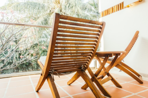 Quelle charge peut supporter une table de balcon suspendue ?