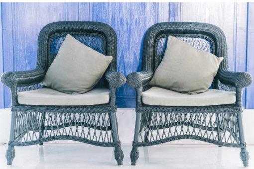 Comment customiser une vieille chaise de balcon ?