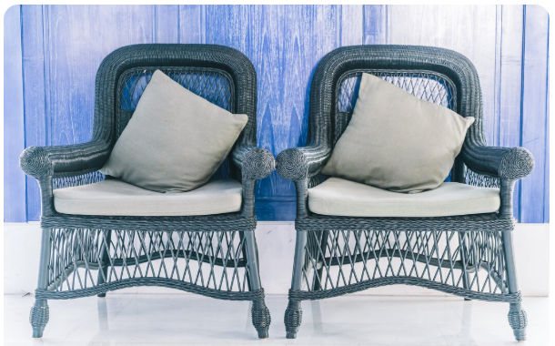 Comment customiser une vieille chaise de balcon ?