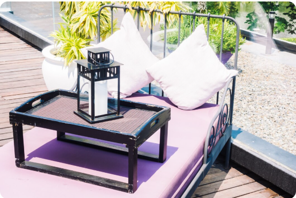 Les différents styles de table de balcon suspendue