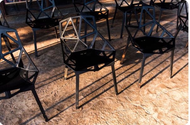 Acier, bois, résine : quel matériau pour sa chaise de balcon