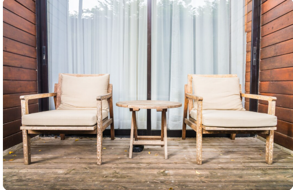 Comment créer un coin salon avec une simple chaise de balcon ?