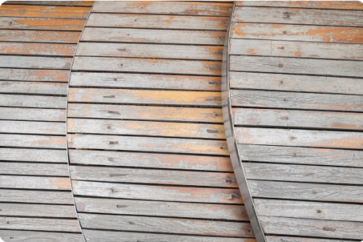 Le grisaillement de la terrasse en bois : faut-il vraiment le combattre ?