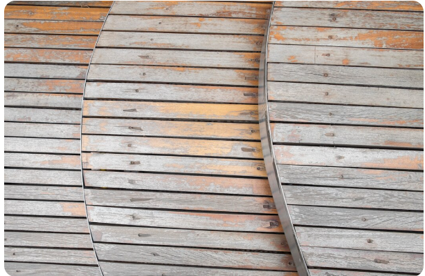 Le grisaillement de la terrasse en bois : faut-il vraiment le combattre ?