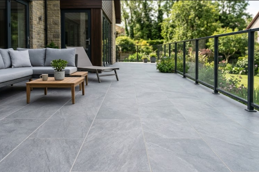 Le choix des dalles de terrasse pour un style méditerranéen réussi