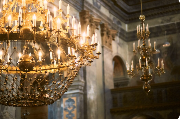 Comment moderniser un lustre ancien pour un look classico-chic ?