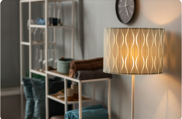 Le lampadaire, la pièce maîtresse pour structurer votre salon