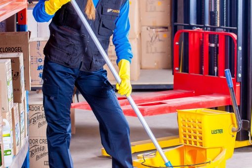 Travaux de nettoyage industriel : les solutions pour les sols fortement encrassés