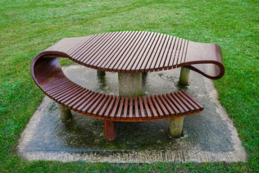 Rénover le mobilier urbain abîmé sans le démonter par hydrogommage