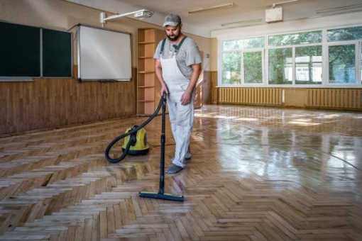 Remise en état d&rsquo;un parquet après chantier : ponçage, vitrification ou huilage ?