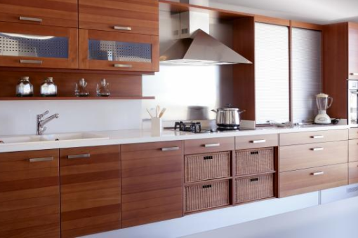 Le retour du bois en cuisine : chaleur naturelle et tendances contemporaines