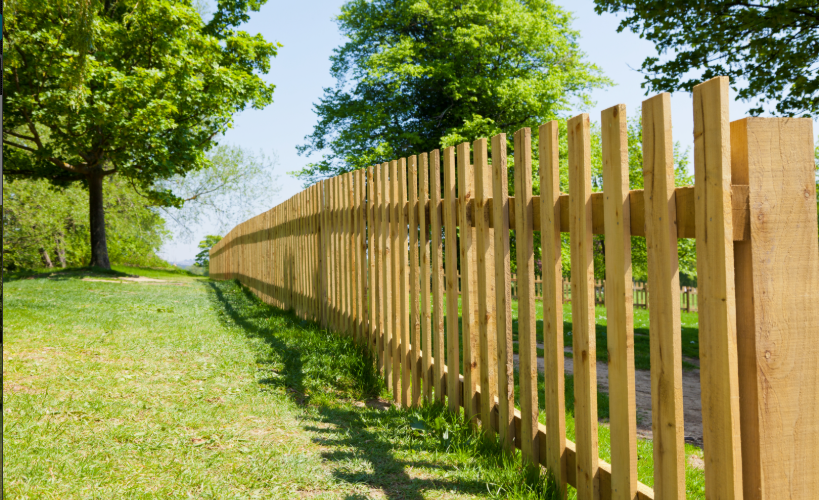 Clôture de jardin et PLU : ce que vous devez savoir avant de vous lancer