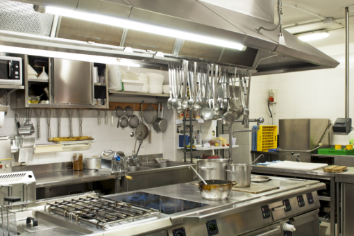 Cuisine professionnelle dans un petit espace : solutions et astuces
