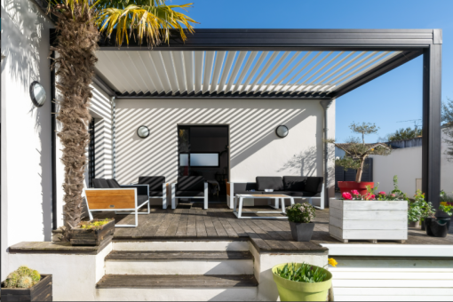 Pergola bioclimatique  : quand la domotique révolutionne le confort extérieur