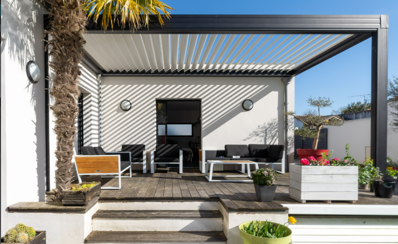 Pergola bioclimatique  : quand la domotique révolutionne le confort extérieur