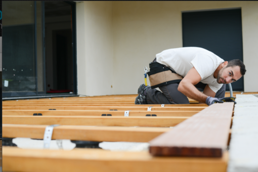Comment ventiler le dessous d&rsquo;une terrasse en bois pour éviter l&rsquo;humidité stagnante ?