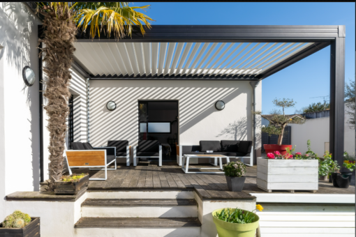 Comment ancrer solidement les pieds de sa pergola sur une dalle en béton ?