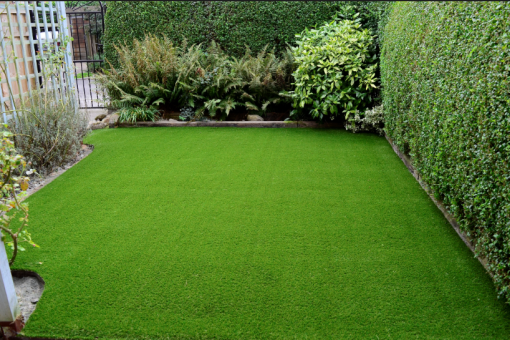 Aménager une terrasse avec du feuillage synthétique et profiter d&rsquo;un décor toujours vert