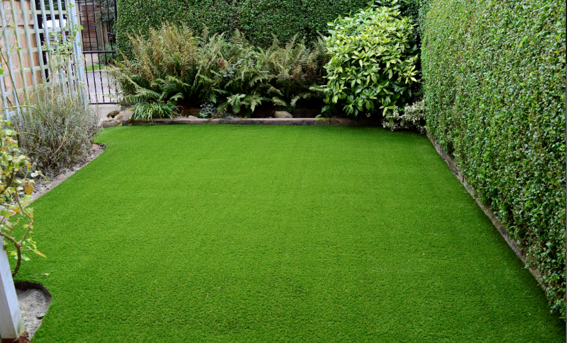 Aménager une terrasse avec du feuillage synthétique et profiter d&rsquo;un décor toujours vert