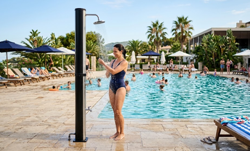 Douche solaire d&rsquo;extérieur : le réflexe hygiène et confort indispensable avant de se baigner