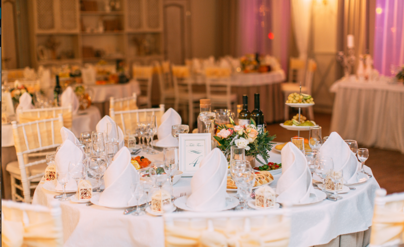 Dresser une belle table de fête: le guide pour un effet spectaculaire
