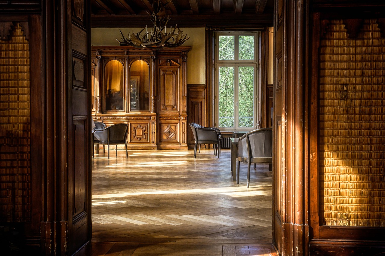 découvrez les critères d’évaluation, les tendances du marché et les conseils essentiels pour investir avec discernement dans le mobilier ancien.