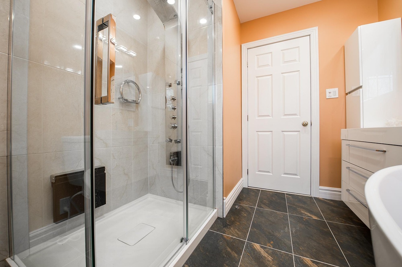 transformez votre salle de bain grâce à une rénovation sur mesure : idées d’aménagement, choix des matériaux et conseils pour un espace moderne et fonctionnel.